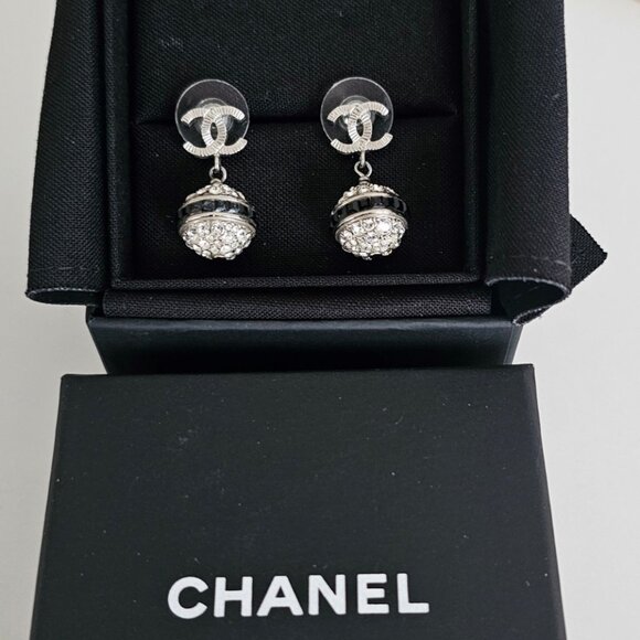 Authentic Chanel Small Dangly Earrings - Picture 1 of 1